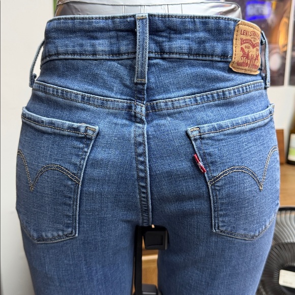 Levi’s Skinny Jeans Medium Wash Stretch Denim Women’s Size 27 - Picture 2 of 6